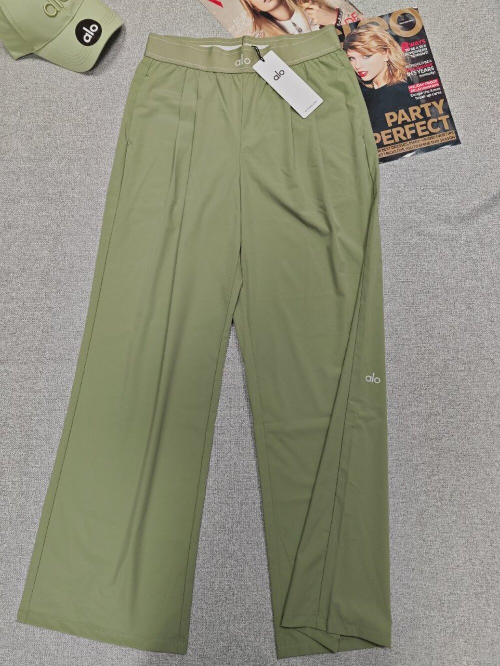 NWT Regular ALO Yoga Suit Up Trouser Dune Grass ๐๐ Versatile work pants - Picture 3 of 9